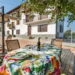 2 Bedroom Awesome In Dom wakacyjny *