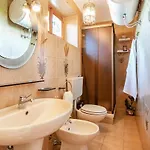 Dom wakacyjny 2 Bedroom Awesome In