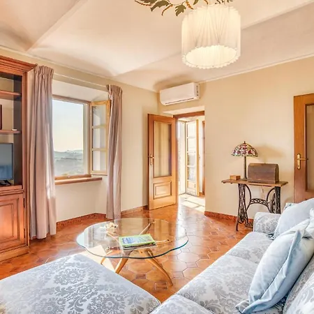 2 Bedroom Awesome In Prázdninový dům