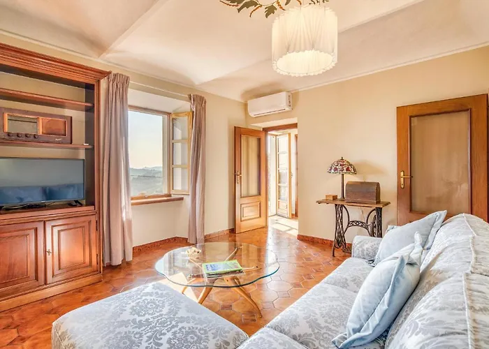 2 Bedroom Awesome In Casa vacanze